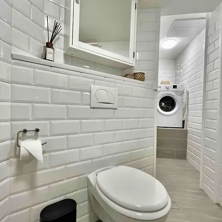 With Ac & Netflix דירה