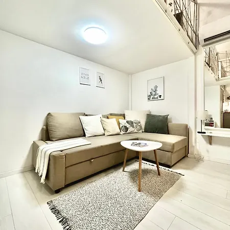 With Ac & Netflix Apartament *