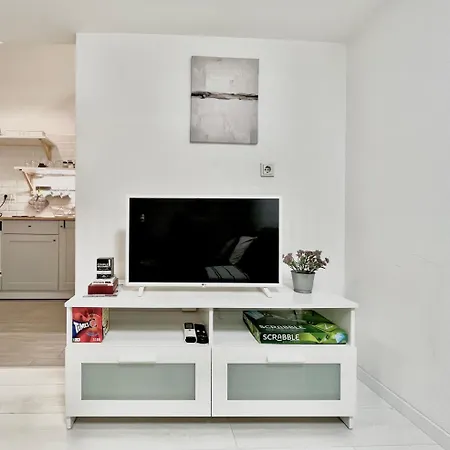 With Ac & Netflix Apartament